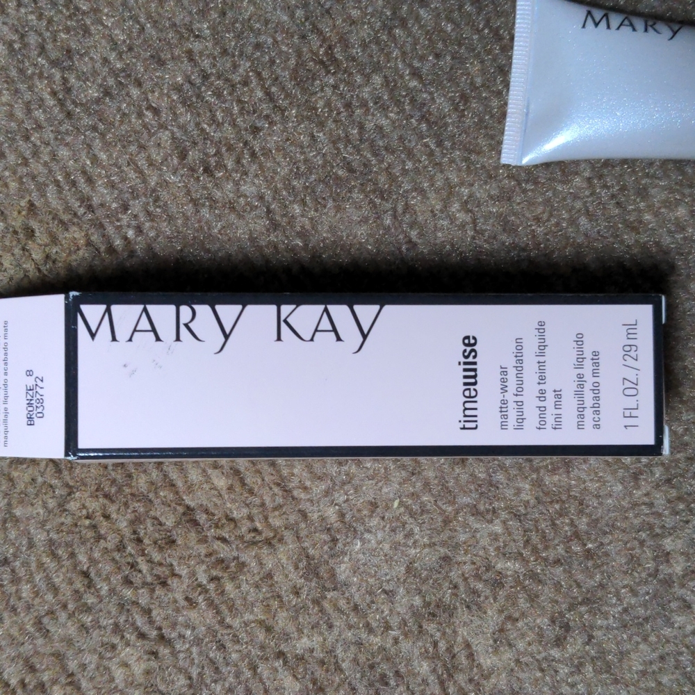 Timewise matte wear liq foundation, Mary Kay, 1fl.oz bronze 8